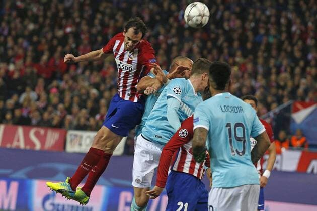 Atletico de Madrid Argentinian defense Diego Godin (L) in action before PSV Eindhoven players during a Champions league round 16 second leg match held at Vicente Calderon stadium in Madrid, Spain, 15 March 2016. ATLETICO MADRID VS PSV ENINDHOVEN !ACHTUNG: NUR REDAKTIONELLE NUTZUNG!  MAD011 20160315-635936758365062665