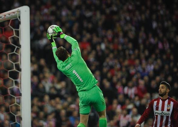 PSV Eindhoven Goalkeeper, Jeroen Zoet, number 1 . Atletico de Madrid Midfielder, Yannick Ferreira Carrasco, number 21. Round Round of 16 2nd of the CHAMPIONS league, soccer match between Atletico de Madrid - PSV Eindhoven at the Vicente Calderon estadium, Madrid - Spain by March 15, 2016. PHOTO: Gregorio Lopez.  xGregorioxLopezx x SOCCERxSPAINx