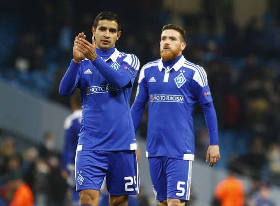 15.03.2016. Etihad Stadium, Manchester, England. Champions League. Manchester City versus Dynamo Kiev. Dynamo Kiev midfielder Derlis Gonz& xe1;lez and defender Antunes applaud the travelling support at the final whistle as Kiev are knocked out. xAlanxMartinx  ActionPlus11718458