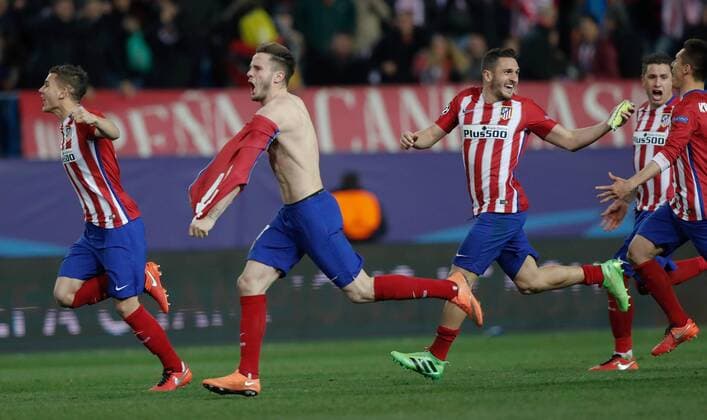 Fußball, Champions League, Atletico Madrid - PSV Eindhoven Atletico de Madrid players celebrate their victory over PSV Eindhoven during a Champions League round 16 second leg match held at Vicente Calderon stadium in Madrid, Spain, 15 March 2016. ATLETICO MADRID VS PSV ENINDHOVEN !ACHTUNG: NUR REDAKTIONELLE NUTZUNG!  MAD031 20160315-635936820747315030