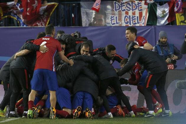 Atletico de Madrid players celebrate the victory over PSV Eindhoven during a Champions League round 16 second leg match held at Vicente Calderon stadium in Madrid, Spain, 15 March 2016. ATLETICO MADRID VS PSV ENINDHOVEN !ACHTUNG: NUR REDAKTIONELLE NUTZUNG!  MAD033 20160315-635936829230439030