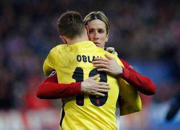 Atletico de Madrid Fernando Torres (R) celebrates his goal in the penalty round against PSV Eindhoven with his teammate Jan Oblak (L) during the Champions League round 16 second leg match held at Vicente Calderon stadium in Madrid, Spain, 15 March 2016. ATLETICO MADRID VS PSV ENINDHOVEN !ACHTUNG: NUR REDAKTIONELLE NUTZUNG!  MAD039 20160316-635936840183844413
