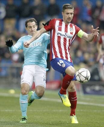 Fußball, Champions League, Atletico Madrid - PSV Eindhoven Atletico de Madrid s Gabi Fernandez (r) and PSV Eindhoven s Andres Guardado during UEFA Champions League match. March 15,2016.  (2016031564)