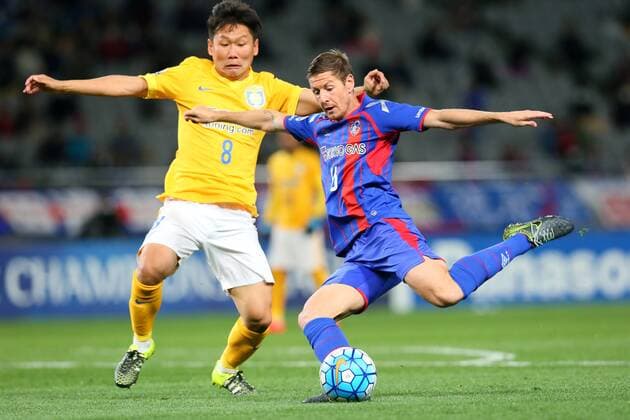 (L-R) Liu Jianye (Suning), Nathan Burns (FC Tokyo), MARCH 15, 2016 - Football Soccer : 2016 AFC Champions League Group E match between F.C. Tokyo 0-0 Jiangsu Suning at Ajinomoto Stadium in Tokyo, Japan. Noxthirdxpartyxsales  (umqa034827)
