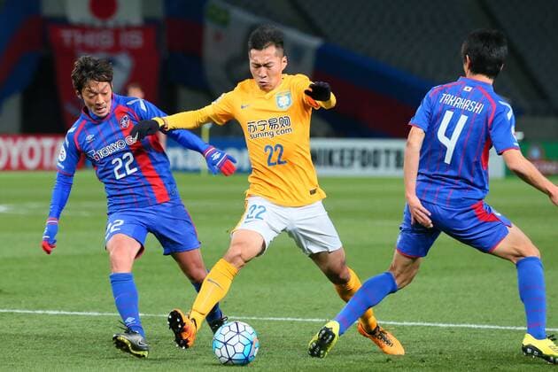 (L-R) Naotake Hanyu (FC Tokyo), Wu Xi (Suning), Hideto Takahashi (FC Tokyo), MARCH 15, 2016 - Football Soccer : 2016 AFC Champions League Group E match between F.C. Tokyo 0-0 Jiangsu Suning at Ajinomoto Stadium in Tokyo, Japan. Noxthirdxpartyxsales  (umqa034847)