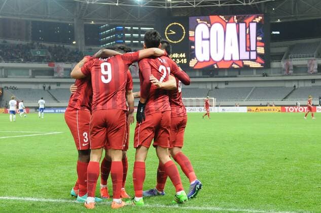 Players of China s Shanghai SIPG celebrate after scoring a goal against Japan s Gamba Osaka during their Group G third round match of the AFC Champions League 2016 in Shanghai, China, 15 March 2016. Brazilian forward Elkeson s double strike fired Shanghai SIPG to the top of their AFC Champions League group with a 2-1 win over Gamba Osaka on Tuesday (15 March 2016). Elkeson, off-loaded by reigning Asian champions Guangzhou Evergrande in January, looked an increasingly important signing as he sealed SIPG s second win in Group G. It was enough for Sven-Goran Eriksson s side to leapfrog Melbourne Victory, who were held 0-0 by South Korea¡¯s Suwon Samsung Bluewings in a combative contest earlier. Elkeson put SIPG ahead with a finish from close range on 41 minutes as the home side dominated. And after his Brazilian opposite number Patric nodded Gamba level on the hour-mark, Elkeson popped up again with the match-winning strike just two minutes later. The decisive goal may have made uncomfortable viewing for Evergrande fans as it came from a cross by Dario Conca, Elkeson s former team-mate at the Asian and Chinese title-holders. Meanwhile big-spending Chinese team Jiangsu Suning s unconvincing campaign remained stuck in second gear with a 0-0 draw away to FC Tokyo. Elkeson double fires Shanghai top of AFC Champions League group  20160315_12660