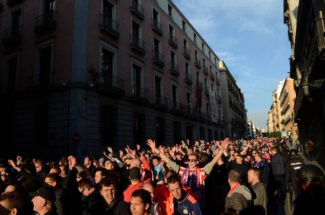 Fußball, Champions League, PSV Eindhoven Fans in Madrid zum Rückspiel gegen Atletico Spain: PSV fans in Madrid PSV supporters shout slogans in Madrid.  JorgexSanz