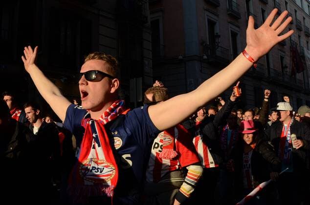 Fußball, Champions League, PSV Eindhoven Fans in Madrid zum Rückspiel gegen Atletico Spain: PSV fans in Madrid A PSV supporter shouts slogans in Madrid.  JorgexSanz