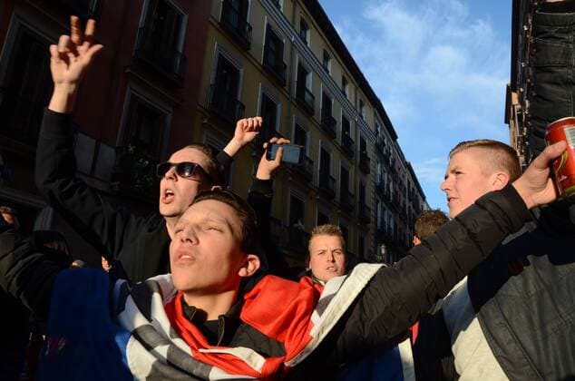 Fußball, Champions League, PSV Eindhoven Fans in Madrid zum Rückspiel gegen Atletico Spain: PSV fans in Madrid PSV supporters shout slogans in Madrid.  JorgexSanz