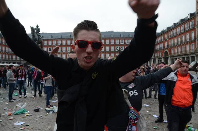 Fußball, Champions League, PSV Eindhoven Fans in Madrid zum Rückspiel gegen Atletico Spain: PSV fans in Madrid A PSV supporter shouts slogans in Madrid.  JorgexSanz
