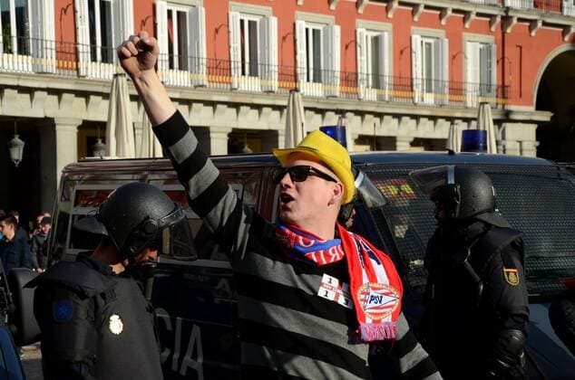 Fußball, Champions League, PSV Eindhoven Fans in Madrid zum Rückspiel gegen Atletico Spain: PSV fans in Madrid A PSV supporter shouts slogans in Madrid.  JorgexSanz