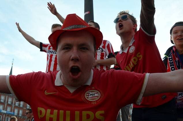 Fußball, Champions League, PSV Eindhoven Fans in Madrid zum Rückspiel gegen Atletico Spain: PSV fans in Madrid PSV supporters shout slogans in Madrid  JorgexSanz