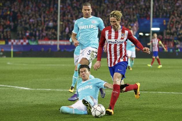 (L-R) Jeffrey Bruma of PSV, Hector Moreno of PSV, Fernando Torres of Club Atletico de Madrid during the UEFA Champions League Round of 16, Second leg match between Atletico madrid and PSV Eindhoven on March 15, 2016 at the Estadio Vicente Calder& 243;n in Madrid, Spain. Atletico Madrid v PSV Eindhoven UEFA Champions League 2015 2016 xVIxxIVx 5165547