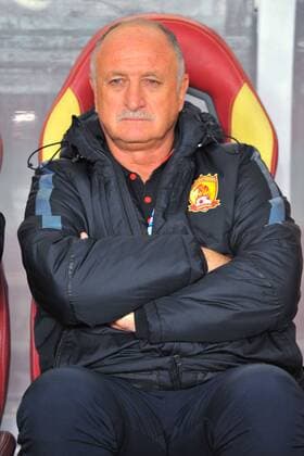 Head coach Luiz Felipe Scolari of China s Guangzhou Evergrande watches his players competing against Japan s Urawa Red Diamonds during their Group H match of the AFC Champions League 2016 in Guangzhou city, south China s Guangdong province, 16 March 2016. Guangzhou Evergrande made a draw 2-2 with Japan s Urawa Red Diamonds. Guangzhou Evergrande draws with Urawa Red Diamonds at AFC Champions League  20160316_34586