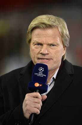 vor dem Spiel: Oliver Kahn SKY TV-Experte mit Mikro Aufdruck Champions League FC Bayern München FCB vs Juventus Turin UEFA Champions-League CL Achtelfinale Rückspiel Saison 2015 2016 München Allianz Arena 16.03.2016 FC Bayern München FCB vs Juventus Turin