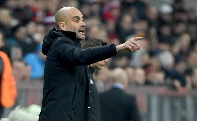 16.03.2016, xjhx, Fussball Champions League, FC Bayern Muenchen - Juventus Turin, emspor, v.l. Josep Pep Guardiola (Trainer FC Bayern Muenchen) gibt Anweisungen, gestikuliert, mit den Armen gestikulieren gives instructions, gesticulate, gesticolando.
