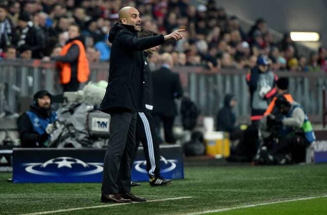 16.03.2016, xjhx, Fussball Champions League, FC Bayern Muenchen - Juventus Turin, emspor, v.l. Josep Pep Guardiola (Trainer FC Bayern Muenchen) gibt Anweisungen, gestikuliert, mit den Armen gestikulieren gives instructions, gesticulate, gesticolando.