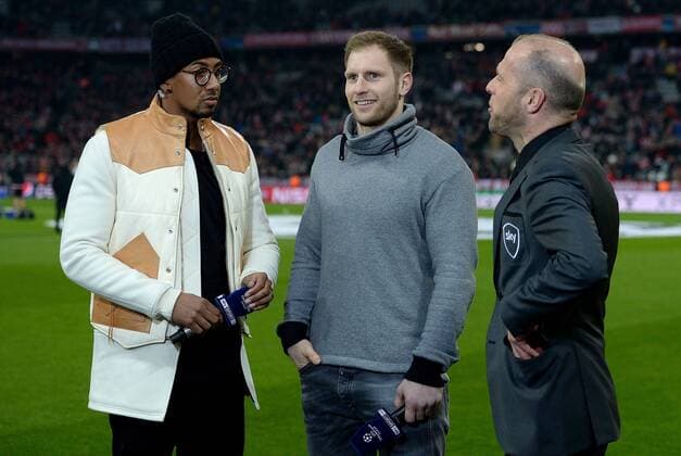 16.03.2016, xjhx, Fussball Champions League, FC Bayern Muenchen - Juventus Turin, emspor, v.l. Jerome Boateng (FC Bayern Muenchen), Steffen Weinhold (THW Kiel Handball)