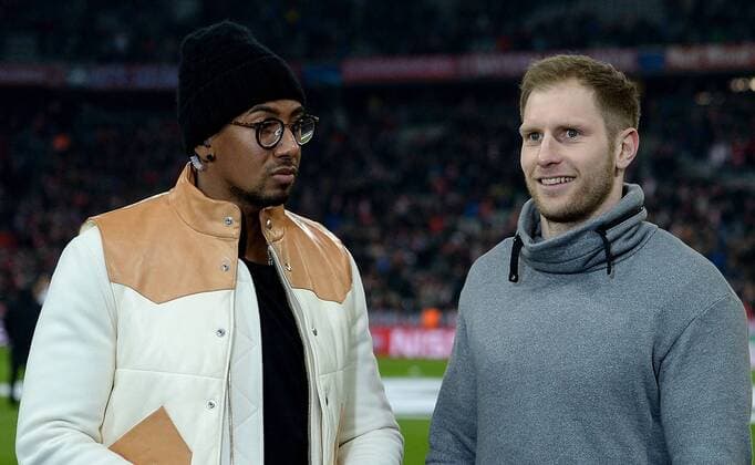 16.03.2016, xjhx, Fussball Champions League, FC Bayern Muenchen - Juventus Turin, emspor, v.l. Jerome Boateng (FC Bayern Muenchen), Steffen Weinhold (THW Kiel Handball)