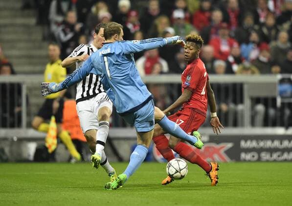 TOR zum 0:1 durch Paul Pogba Juventus Turin auf Vorlage von Stephan Lichtsteiner Juventus Turin der von Uneinigkeit Torwart Manuel Neuer FC Bayern München und David Alaba FC Bayern München profitiert FC Bayern München FCB vs Juventus Turin UEFA Champions-League CL Achtelfinale Rückspiel Saison 2015 2016 München Allianz Arena 16.03.2016 FC Bayern München FCB vs Juventus Turin