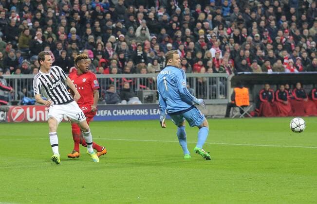 Manuel NEUER, FCB 1 fehler fuehrt zum 0-1 durch Paul POGBA, JUVE 10 Tor FC BAYERN MUENCHEN - JUVENTUS TURIN Achtelfinale, Football UEFA Champions League, Munich, 16.03.2016 CL Saison 2015 2016