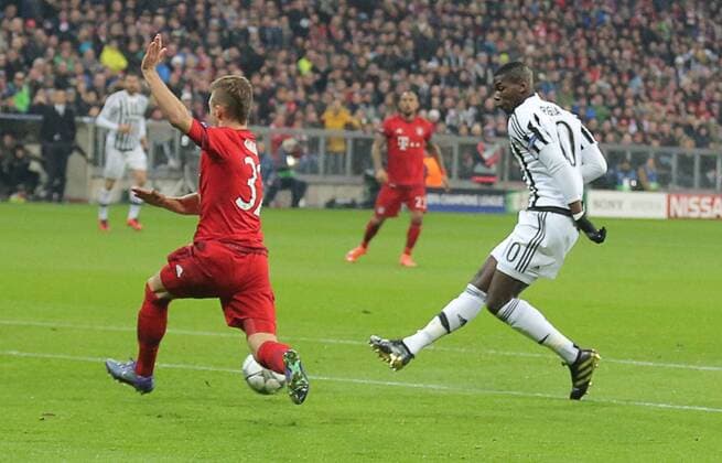 Manuel NEUER, FCB 1 fehler fuehrt zum 0-1 durch Paul POGBA, JUVE 10 Tor FC BAYERN MUENCHEN - JUVENTUS TURIN Achtelfinale, Football UEFA Champions League, Munich, 16.03.2016 CL Saison 2015 2016