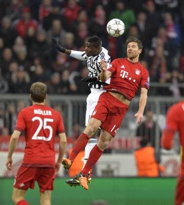 16.03.2016, Fussball Championsleague 2015 2016, Achtelfinale Rückspiel, FC Bayern München - Juventus Turin, in der Allianzarena München. v.li: Paul Pogba (Turin) gegen Xabi Alonso (FC Bayern München). 