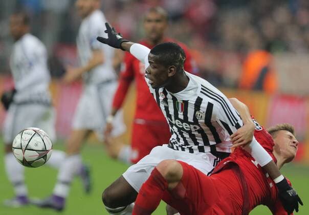 Paul POGBA, JUVE 10 Zweikampf , Aktion um den Ball gegen Joshua KIMMICH, FCB 32 FC BAYERN MUENCHEN - JUVENTUS TURIN Achtelfinale, Football UEFA Champions League, Munich, 16.03.2016 CL Saison 2015 2016