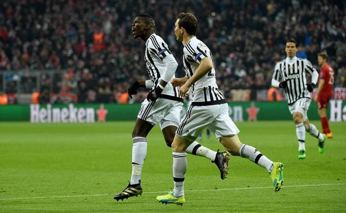 16.03.2016, xjhx, Fussball Champions League, FC Bayern Muenchen - Juventus Turin, emspor, v.l. Paul Pogba (Juventus Turin), Stephan Lichtsteiner (Juventus Turin) Torjubel, Goal celebration, celebrate the goal zum 0:1