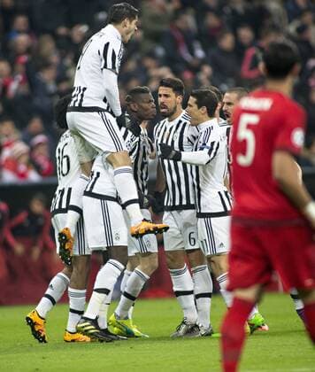 Torjubel Juve. Alvaro Morata (Juve) oben auf 16.03.2016, München, Bayern München vs. Juventus Turin Â