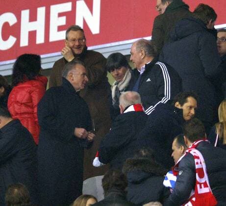 16.03.2016, Fussball Championsleague 2015 2016, Achtelfinale Rückspiel, FC Bayern München - Juventus Turin, in der Allianzarena München. v.li: Vorstandsvorsitzender Karl-Heinz Rummenigge (FC Bayern München), Trainer Joachim Löw (Deutschland), Ex-Präsident Uli Hoeness (Bayern München) auf der Tribüne. 