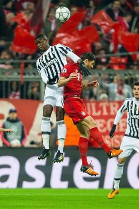 Mittwoch 16.03.2016, CL, UEFA Champions League, Saison 2015 2016, Achtelfinale Rueckspiel in Muenchen, FC Bayern Muenchen - Juventus Turin, v-l Paul Pogba (Juventus Turin 10) Xabi Alonso (FC Bayern 14) DeFodi507