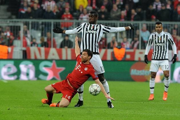 Muenchen Xabi Alonso (FC Bayern Muenchen) wird von Paul Labile Pogba (Juventus Turin) gefoult , Bayern Muenchen - Juventus Turin, Fussball ,Champions League, Achtelfinale, 16.03.2016 , Copyright: Stuetzle xEibner-Pressefoto ep_wse