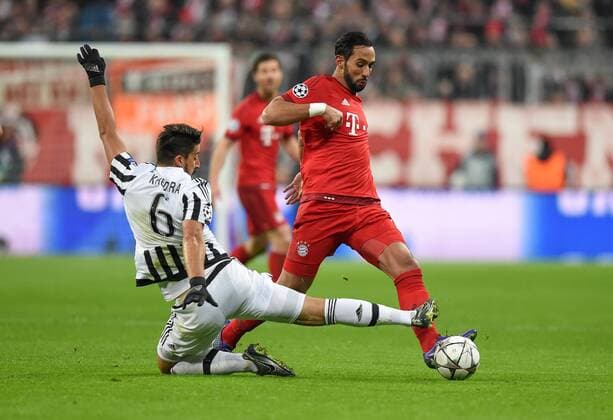 FUSSBALL CHAMPIONS LEAGUE SAISON 2015 2016 ACHTELFINALE RUECKSPIEL FC Bayern Muenchen - Juventus Turin 16.03.2016 Sami Khedira (li, Juventus Turin) gegen Mehdi Benatia (re, FC Bayern Muenchen) 