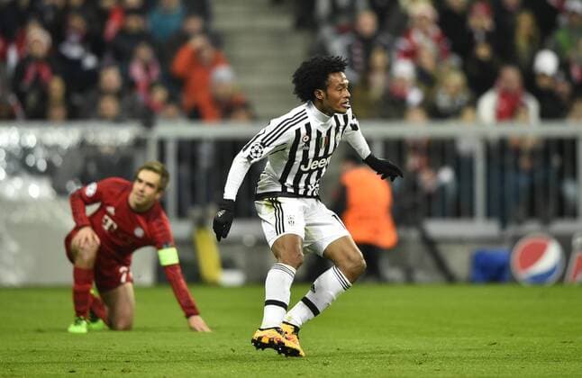 TOR zum 0:2 durch Juan Cuadrado Juventus Turin Torjubel Torjubel und Enttäuschung bei Philipp Lahm FC Bayern München (links) FC Bayern München FCB vs Juventus Turin UEFA Champions-League CL Achtelfinale Rückspiel Saison 2015 2016 München Allianz Arena 16.03.2016 FC Bayern München FCB vs Juventus Turin