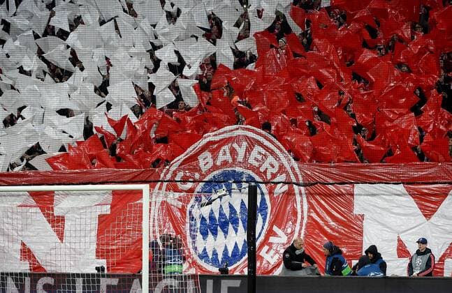 16.03.2016, xjhx, Fussball Champions League, FC Bayern Muenchen - Juventus Turin, emspor, v.l. Choreo Choreografie von den Fans vom Fans, Stimmung, Schal, Trikot, FC Bayern Muenchen, FCB