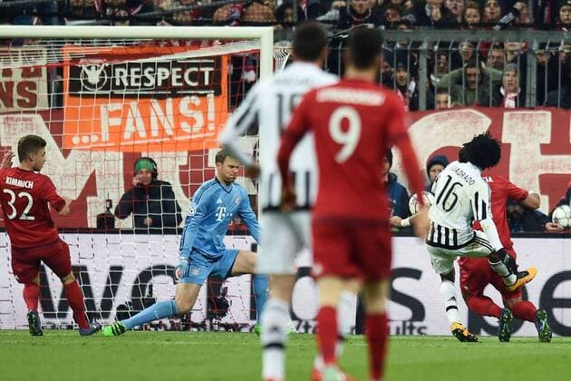 Fußball, Champions League 2015 2016, FC Bayern München - Juventus Turin Tor Juan Cuadrado 