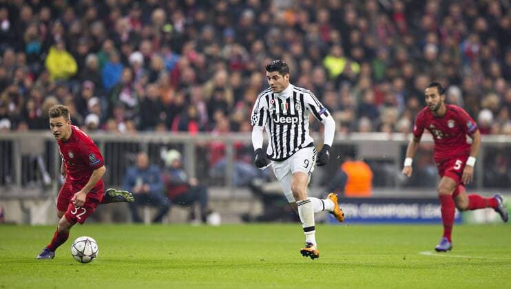 München, 16.03.2016, Allianz Arena Alvaro Morata (Juve) bereitet das 0:2 vor, Joshua Kimmich (FCB) FC Bayern München vs. Juventus Turin mm