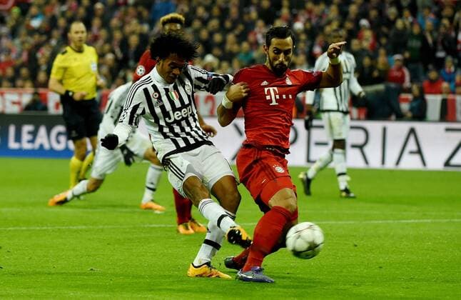 16.03.2016, xjhx, Fussball Champions League, FC Bayern Muenchen - Juventus Turin, emspor, v.l. Juan Cuadrado (Juventus Turin), Mehdi Benatia (FC Bayern Muenchen) Goal scored, Tor zum 0:2