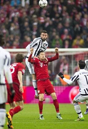 Andrea Barzagli (Juve), Robert Lewandowski (Bayern) 16.03.2016, München, Bayern München vs. Juventus Turin Â