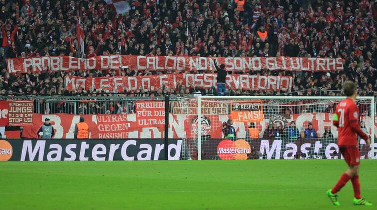 16.03.2016, CL, FC Bayern vs Juventus Turin, Allianz Arena München, Fussball, im Bild: FCB Fans mit Plakat