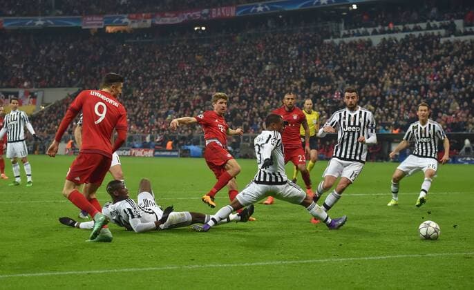 16.03.2016, Fussball, Saison 2015 2016, Champions League, Achtelfinale, FC Bayern Muenchen - Juventus Turin, Thomas Mueller, Thomas Müller (Bayern Muenchen), mi., scheitert mit diesem Schuss