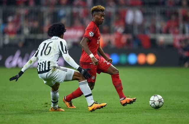 FUSSBALL CHAMPIONS LEAGUE SAISON 2015 2016 ACHTELFINALE RUECKSPIEL FC Bayern Muenchen - Juventus Turin 16.03.2016 Juan Cuadrado (li, Juventus Turin) gegen David Alaba (re, FC Bayern Muenchen) 