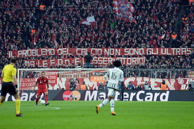 München, Deutschland - Fussball, Champions League, FC Bayern München: Fans Bayern 