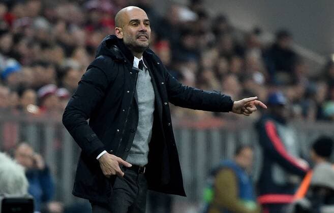 16.03.2016, xjhx, Fussball Champions League, FC Bayern Muenchen - Juventus Turin, emspor, v.l. Josep Pep Guardiola (Trainer FC Bayern Muenchen) gibt Anweisungen, gestikuliert, mit den Armen gestikulieren gives instructions, gesticulate, gesticolando.