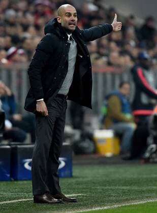 16.03.2016, xjhx, Fussball Champions League, FC Bayern Muenchen - Juventus Turin, emspor, v.l. Josep Pep Guardiola (Trainer FC Bayern Muenchen) gibt Anweisungen, gestikuliert, mit den Armen gestikulieren gives instructions, gesticulate, gesticolando.