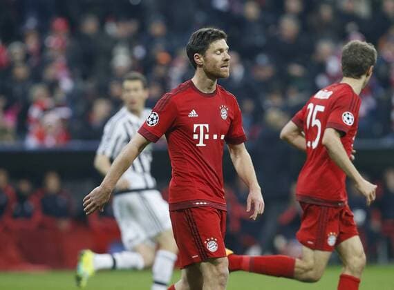 Enttäuschung Bayern, Xabi Alonso (Bayern) . FC Bayern München-Juventus Turin . München, GER, 16.03.2016, Achtelfinale Rückspiel, Fussball-Champions League 2015-2016 .
