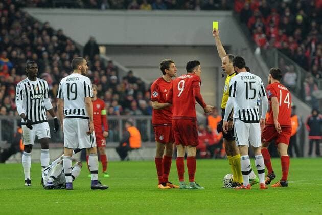 Muenchen Gelbe Karte, Verwarnung fuer Robert Lewandowski (FC Bayern Muenchen), Bayern Muenchen - Juventus Turin, Fussball ,Champions League, Achtelfinale, 16.03.2016 , Copyright: Stuetzle xEibner-Pressefoto ep_wse