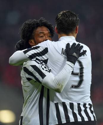 FUSSBALL CHAMPIONS LEAGUE SAISON 2015 2016 ACHTELFINALE RUECKSPIEL FC Bayern Muenchen - Juventus Turin 16.03.2016 Torjubel nach dem 0:2: Juan Cuadrado (li) und Alvaro Morata (re, beide Juventus Turin) 