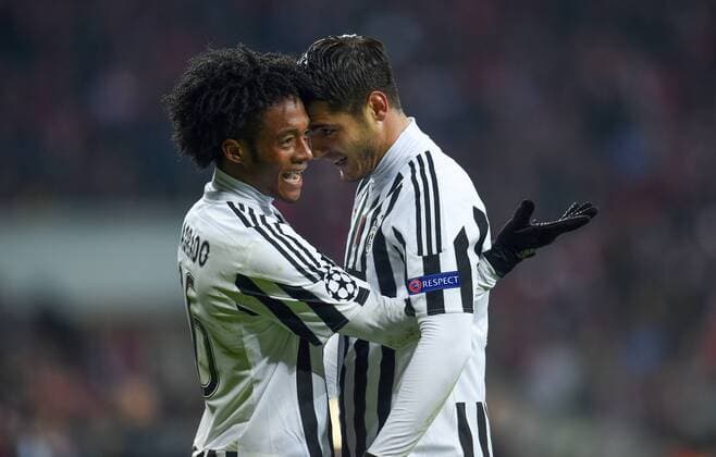 FUSSBALL CHAMPIONS LEAGUE SAISON 2015 2016 ACHTELFINALE RUECKSPIEL FC Bayern Muenchen - Juventus Turin 16.03.2016 Torjubel nach dem 0:2: Juan Cuadrado (li) und Alvaro Morata (re, beide Juventus Turin) 